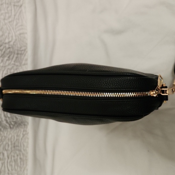 New! Vegan leather black purse with 2 shoulder straps crossbody handbag gold - Picture 3 of 10